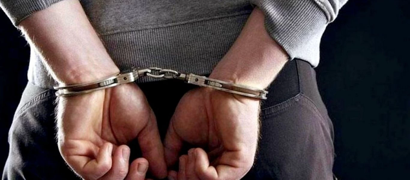 Θεσσαλονίκη: Χειροπέδες σε 25χρονο για δύο ένοπλες ληστείες σε ψιλικατζίδικα